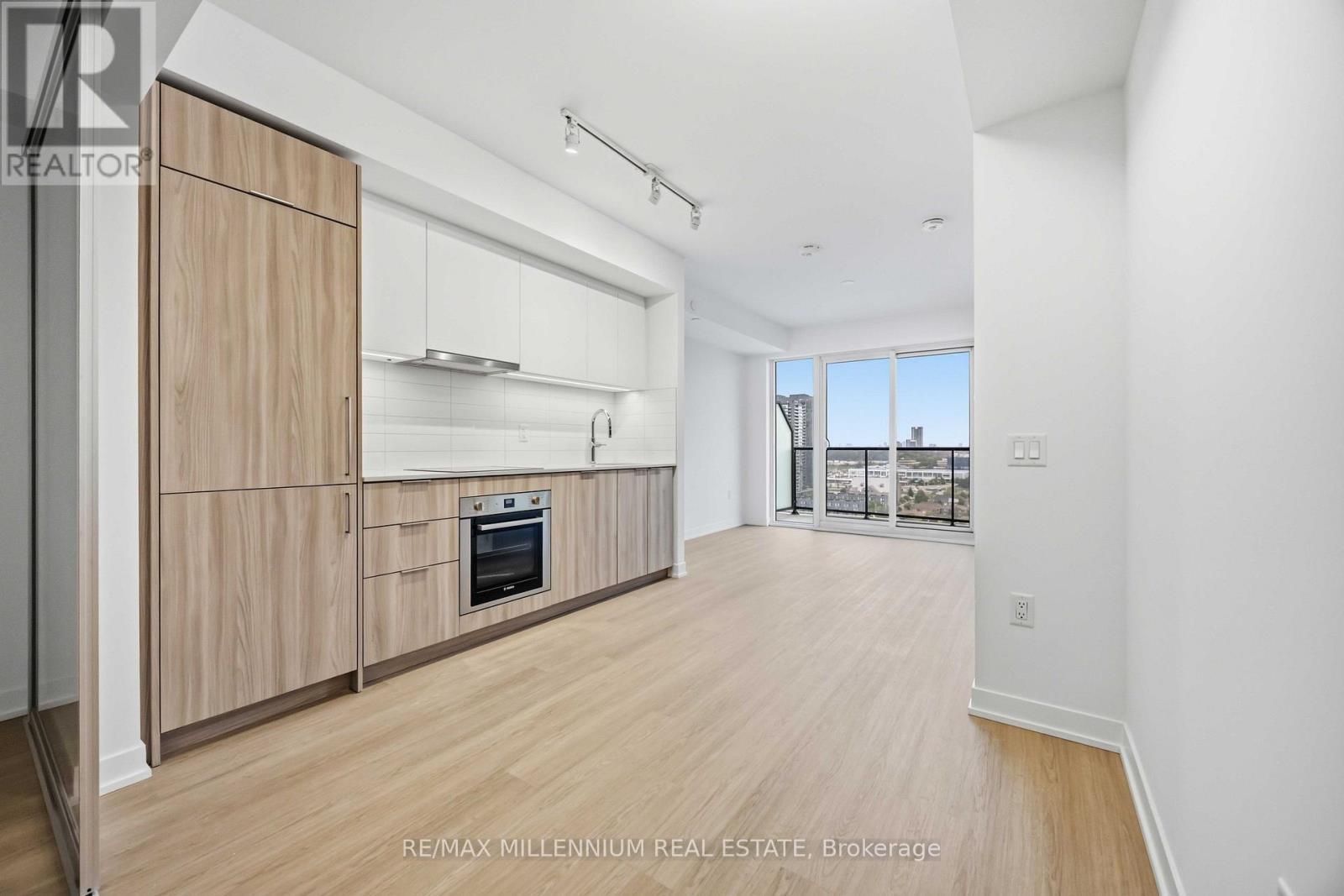 1703 - 15 Salomon Drive, Toronto, Ontario  M3C 0T2 - Photo 7 - C13668958
