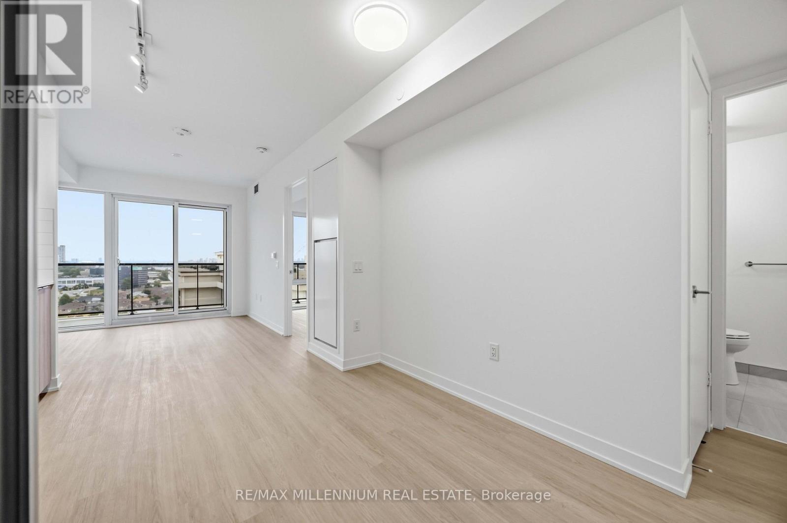 1703 - 15 Salomon Drive, Toronto, Ontario  M3C 0T2 - Photo 9 - C13668958