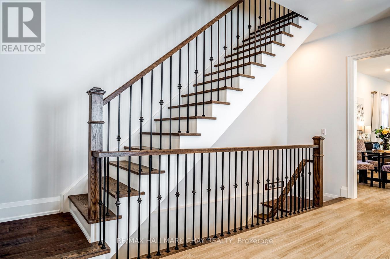 611 Northcliffe Boulevard, Toronto, Ontario  M6E 3L8 - Photo 17 - C13669036