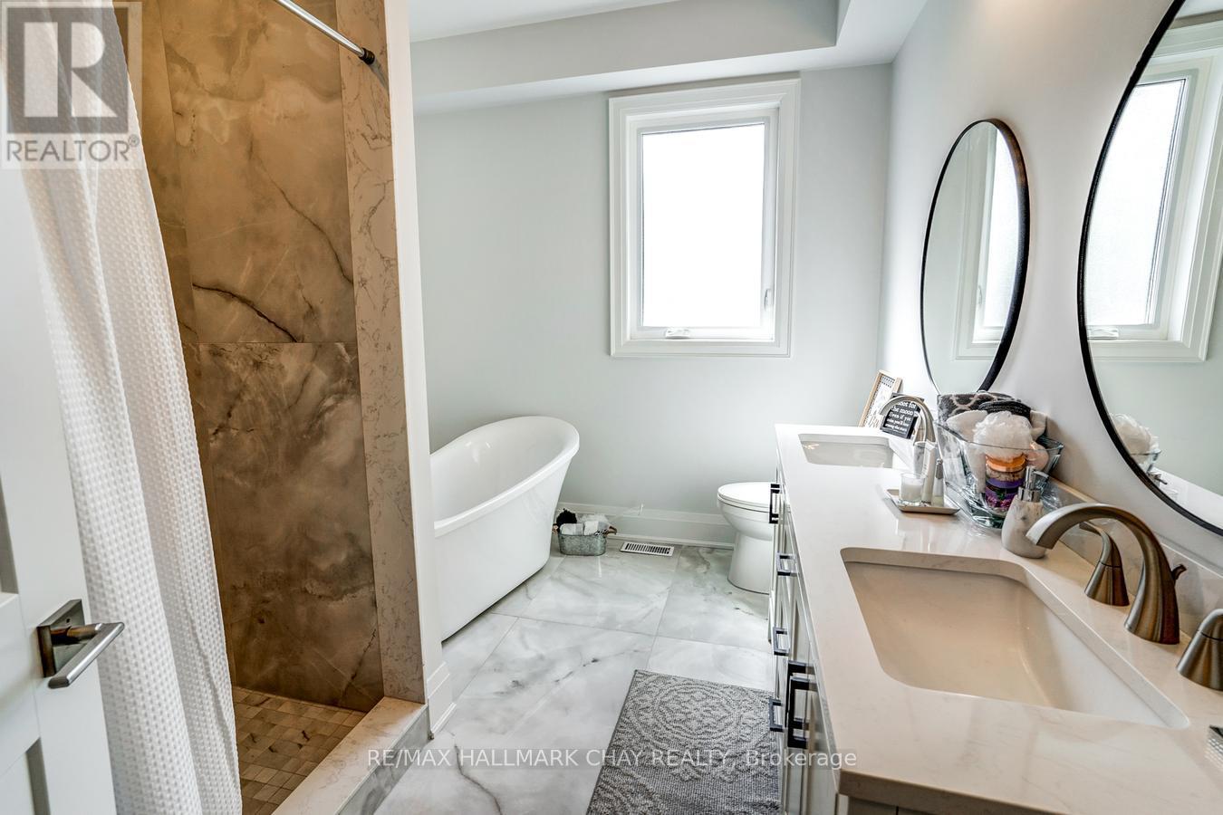 611 Northcliffe Boulevard, Toronto, Ontario  M6E 3L8 - Photo 21 - C13669036