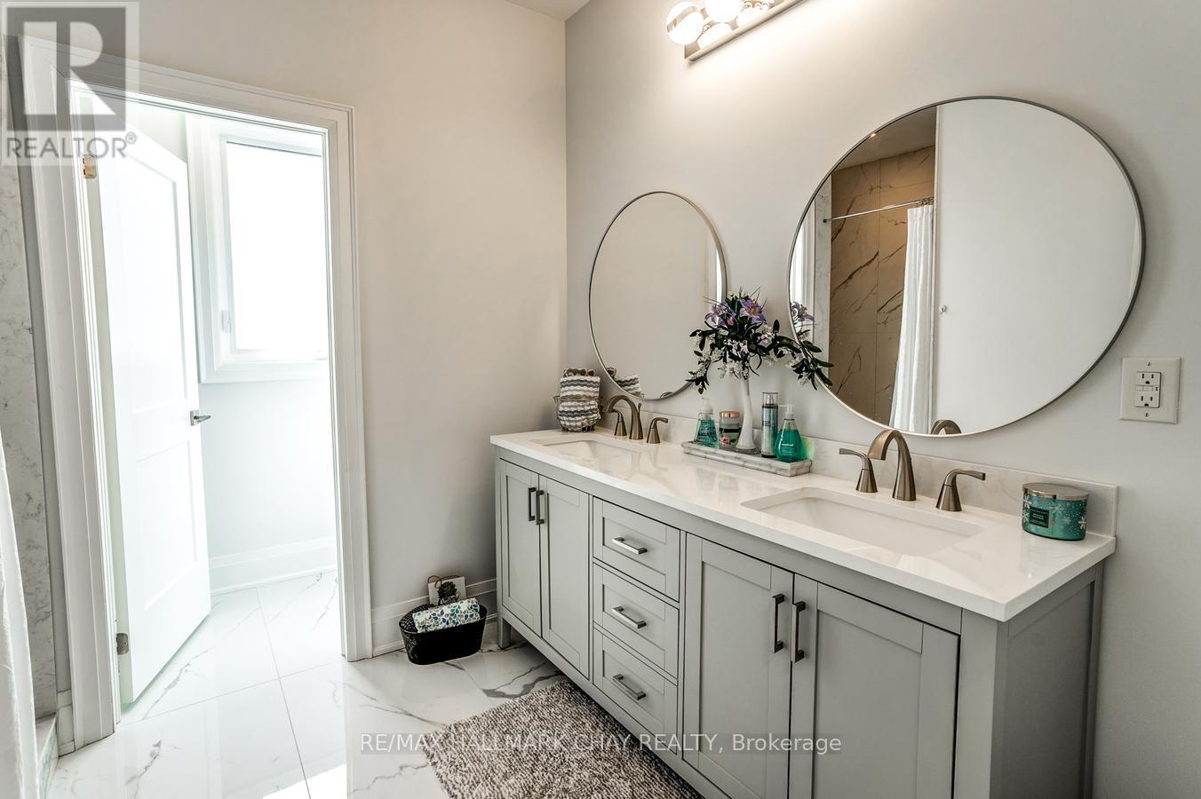 611 Northcliffe Boulevard, Toronto, Ontario  M6E 3L8 - Photo 25 - C13669036