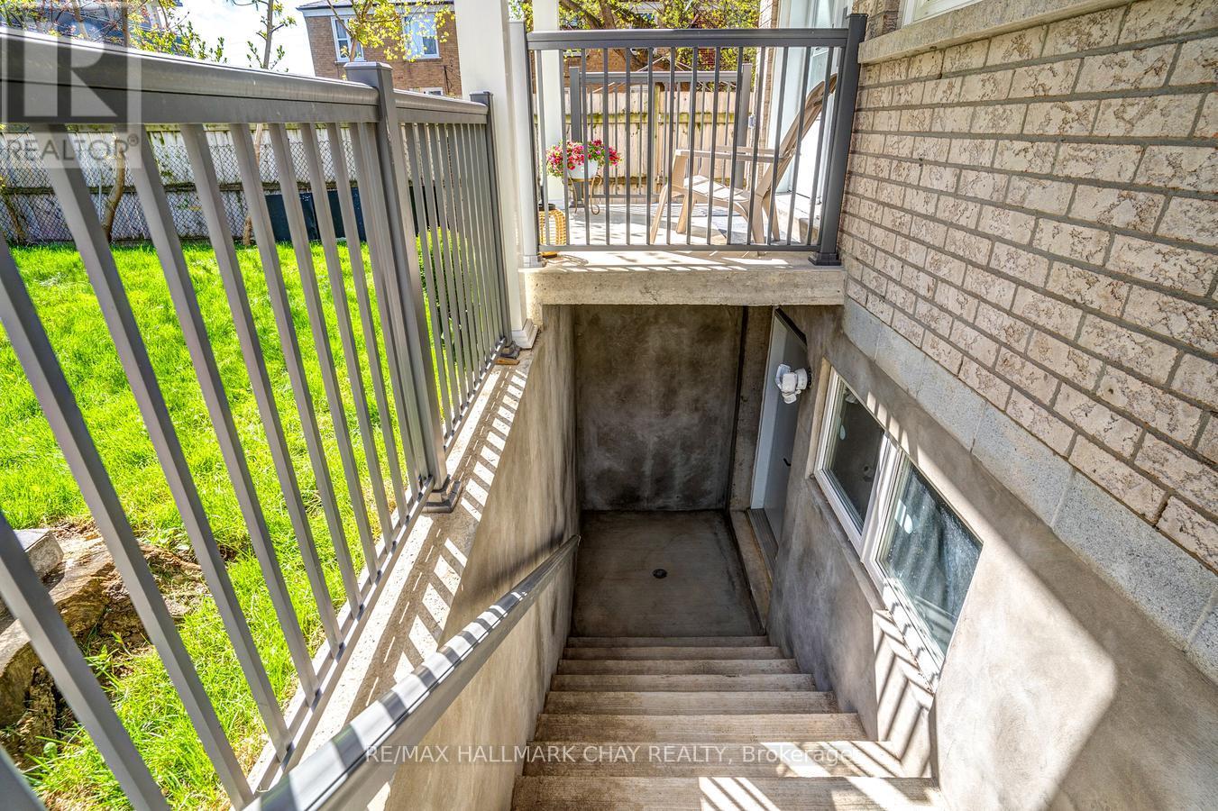 611 Northcliffe Boulevard, Toronto, Ontario  M6E 3L8 - Photo 26 - C13669036