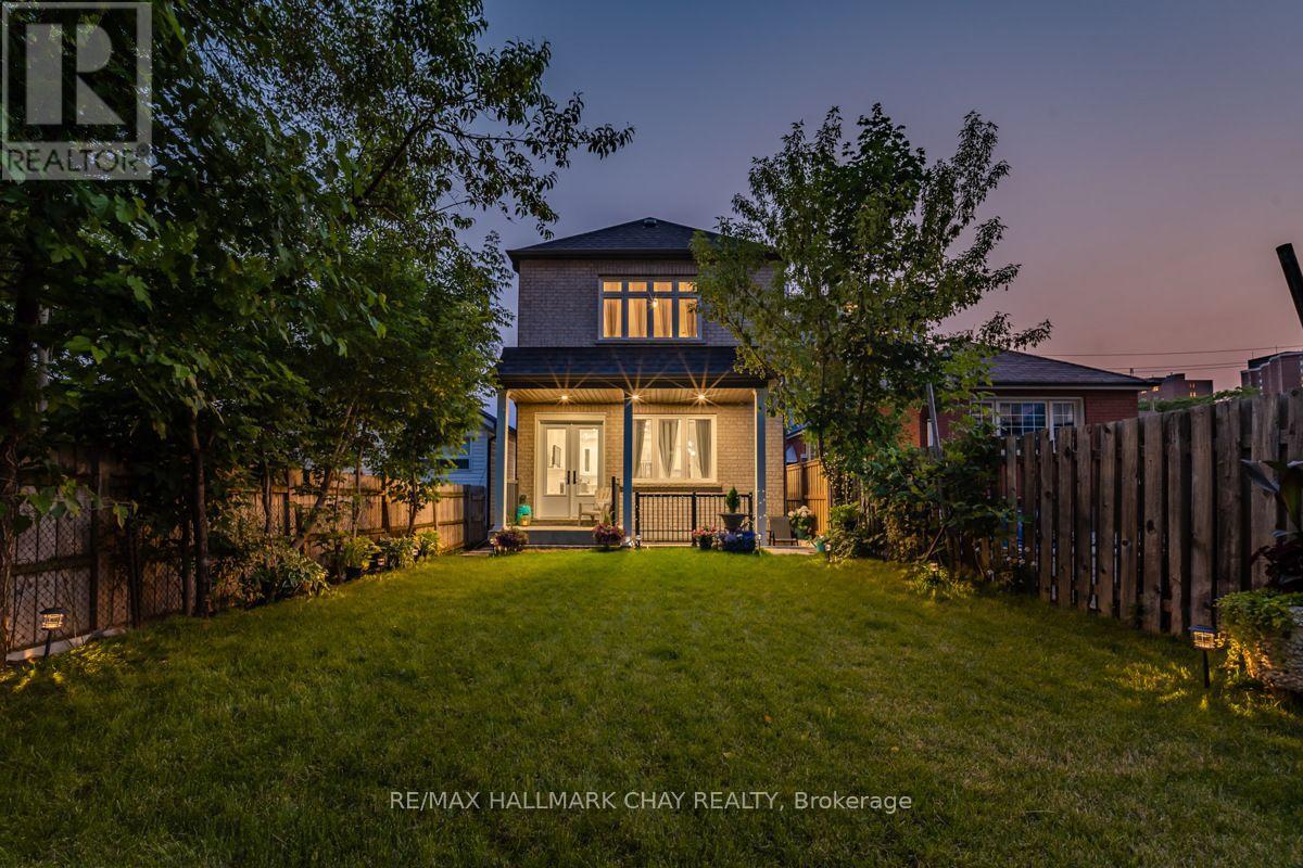 611 Northcliffe Boulevard, Toronto, Ontario  M6E 3L8 - Photo 34 - C13669036