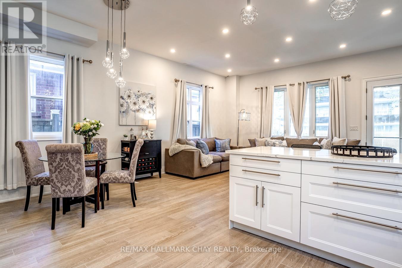 611 Northcliffe Boulevard, Toronto, Ontario  M6E 3L8 - Photo 4 - C13669036