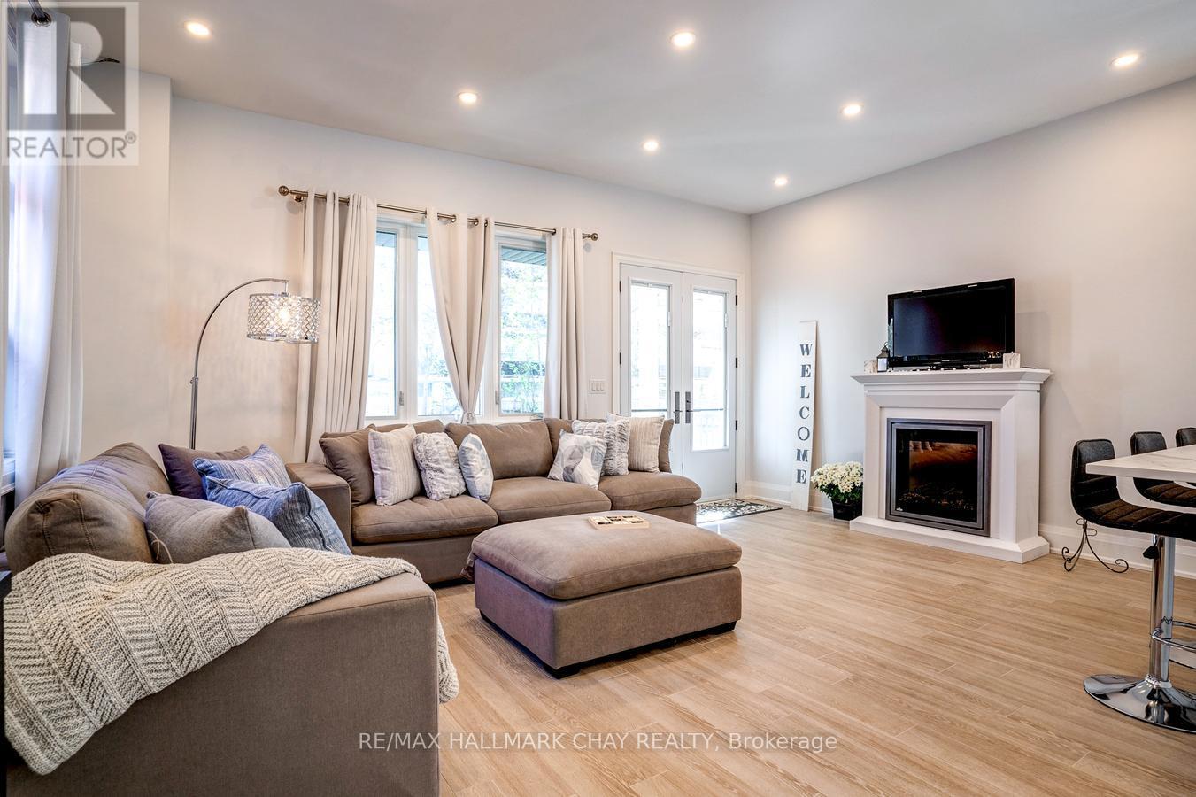 611 Northcliffe Boulevard, Toronto, Ontario  M6E 3L8 - Photo 7 - C13669036