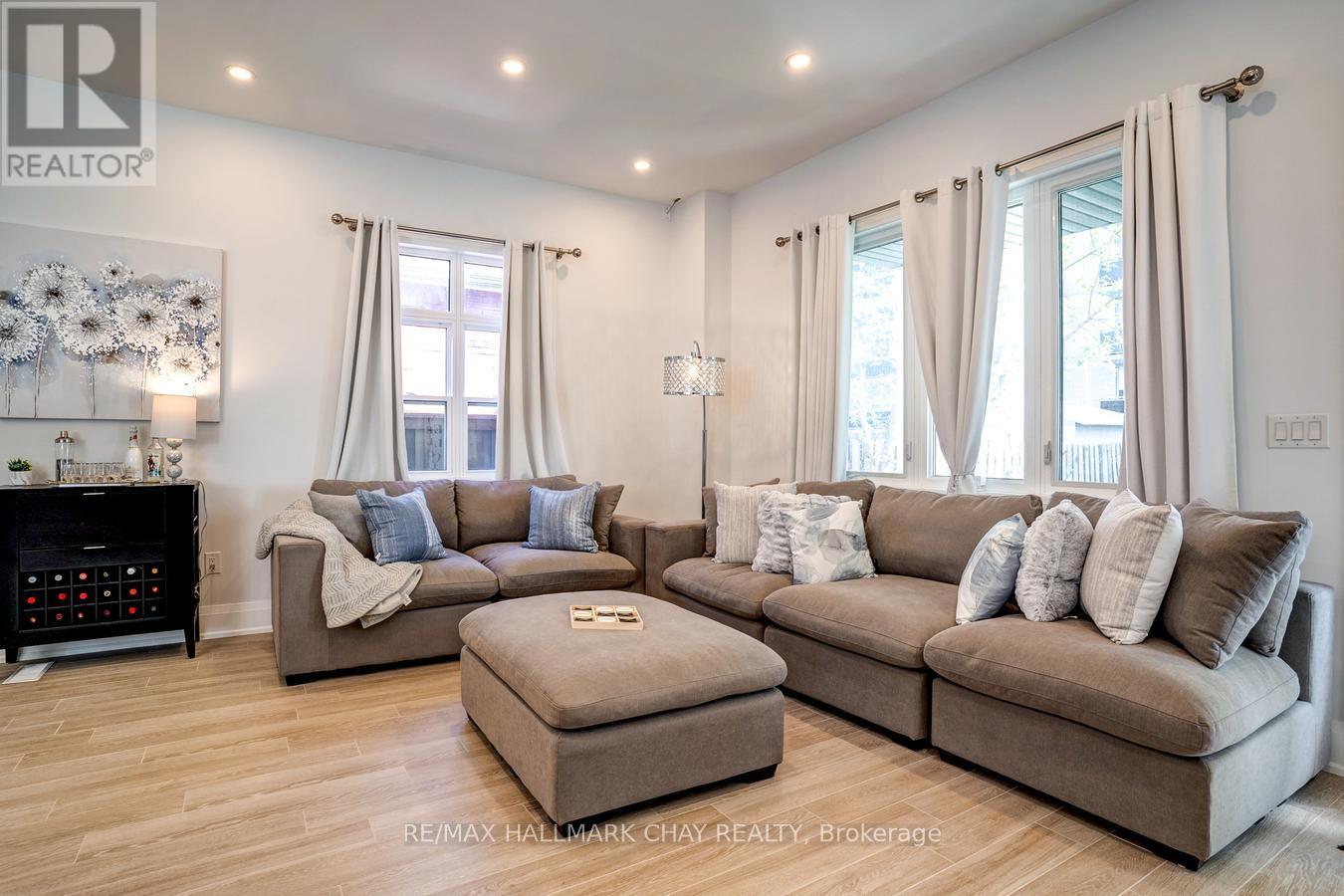 611 Northcliffe Boulevard, Toronto, Ontario  M6E 3L8 - Photo 8 - C13669036