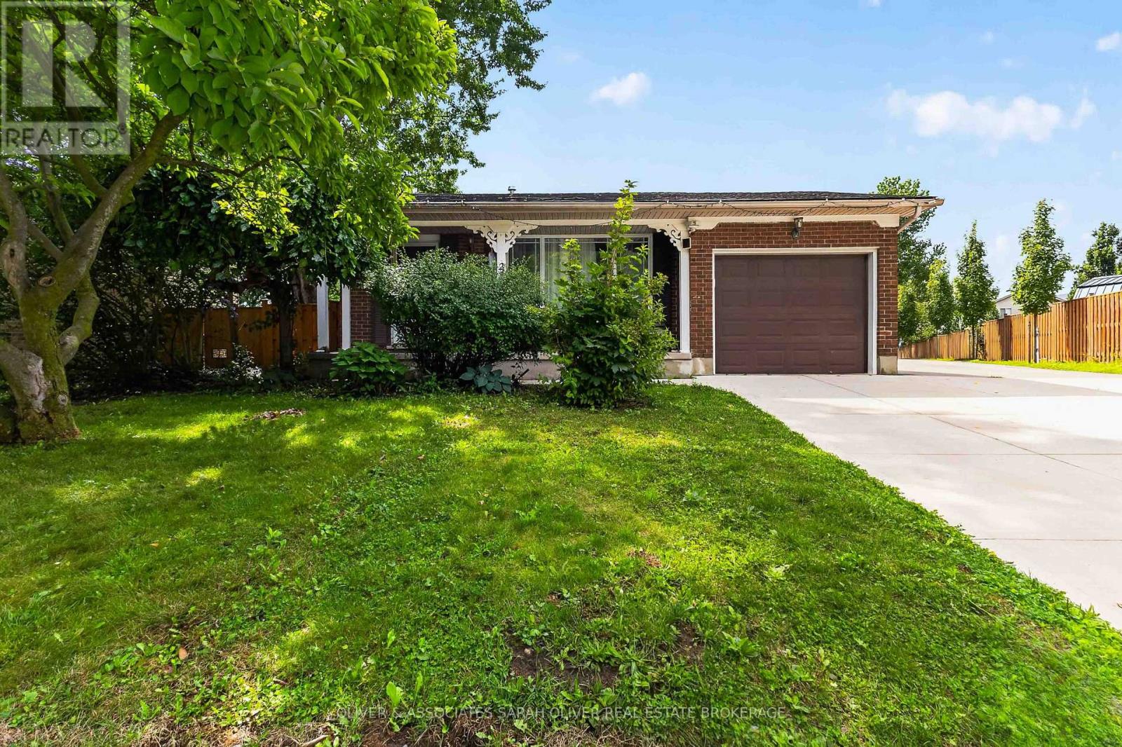 23 Goodman Drive, London South, Ontario  N5Z 4G9 - Photo 2 - X13668500