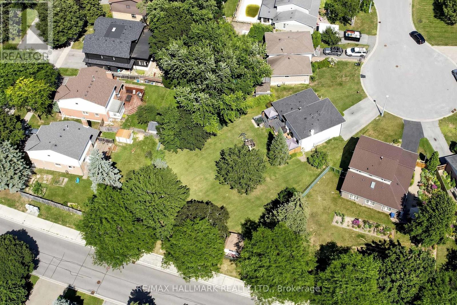 Part 2 - 20 Oak Court, Aurora, Ontario L4G 3J6 - Photo 3 - N13669030