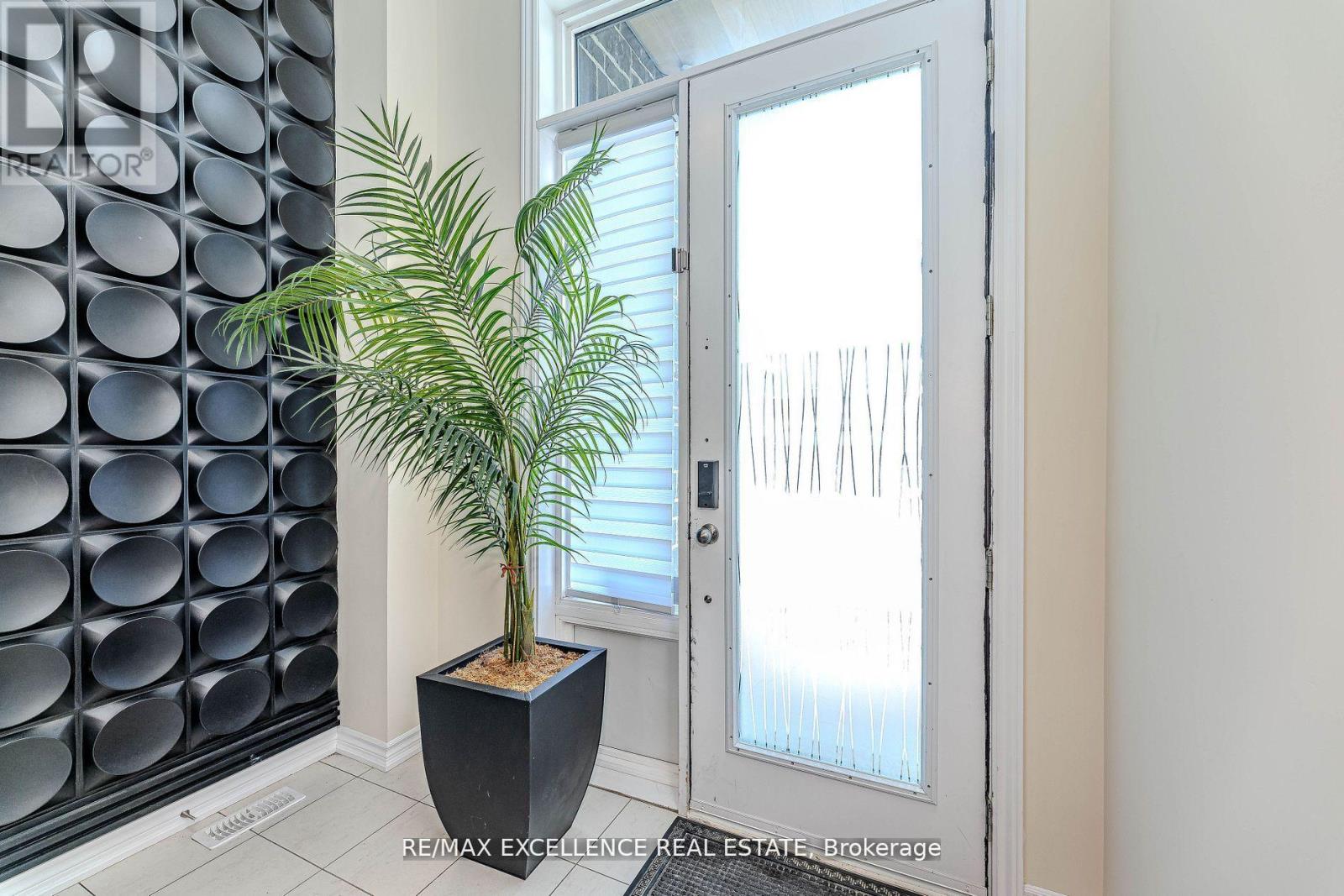 80 Berkely Street, Wasaga Beach, Ontario  L9Z 0K5 - Photo 3 - S13668926
