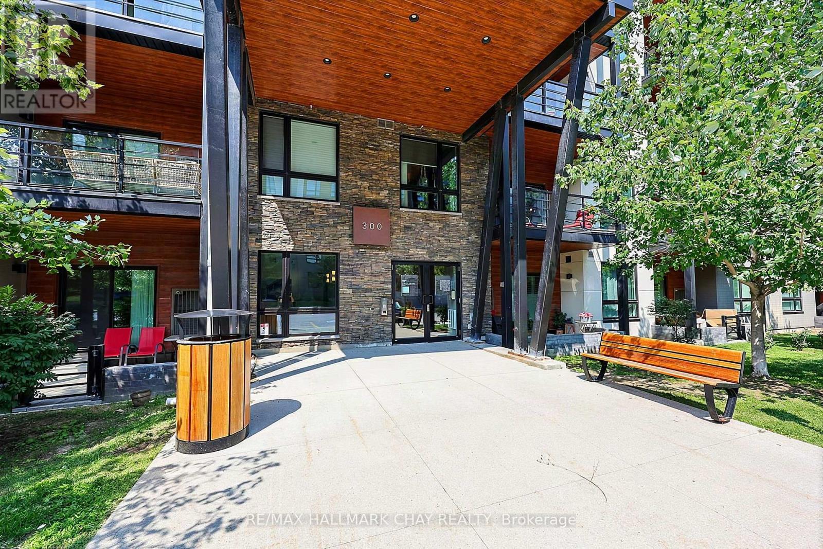 #304 - 300 Essa Road, Barrie, Ontario  L4N 9Y4 - Photo 3 - S13668992