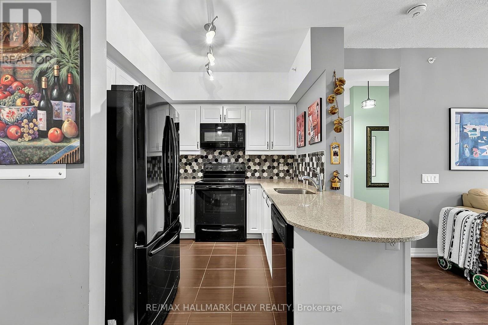 #304 - 300 Essa Road, Barrie, Ontario  L4N 9Y4 - Photo 6 - S13668992