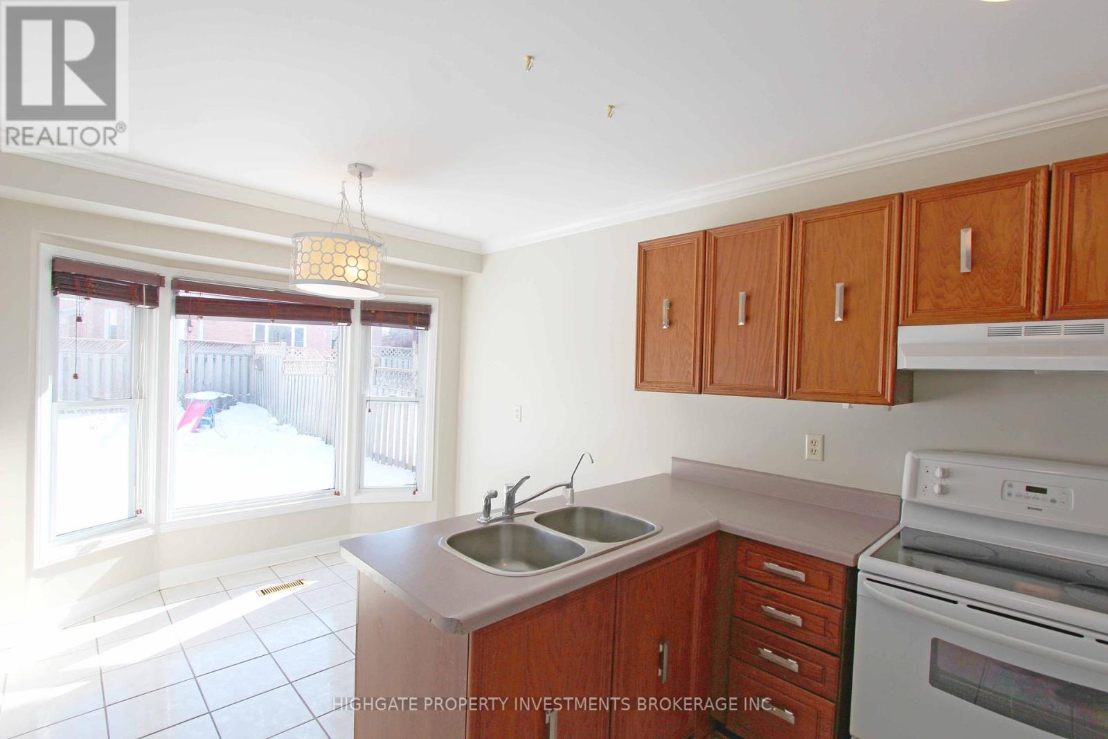 80 Hadden Crescent, Barrie (Cundles East), Ontario L4M 6G7 - Photo 5 - S13669016
