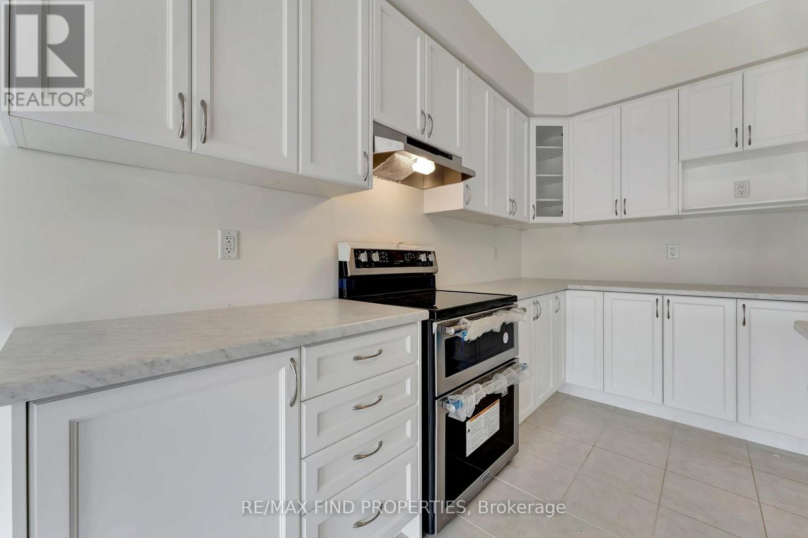 21 Dennis Avenue, Brantford, Ontario N3V 0C1 - Photo 11 - X13656886