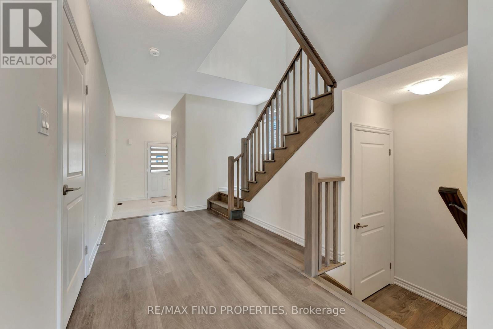 21 Dennis Avenue, Brantford, Ontario N3V 0C1 - Photo 5 - X13656886
