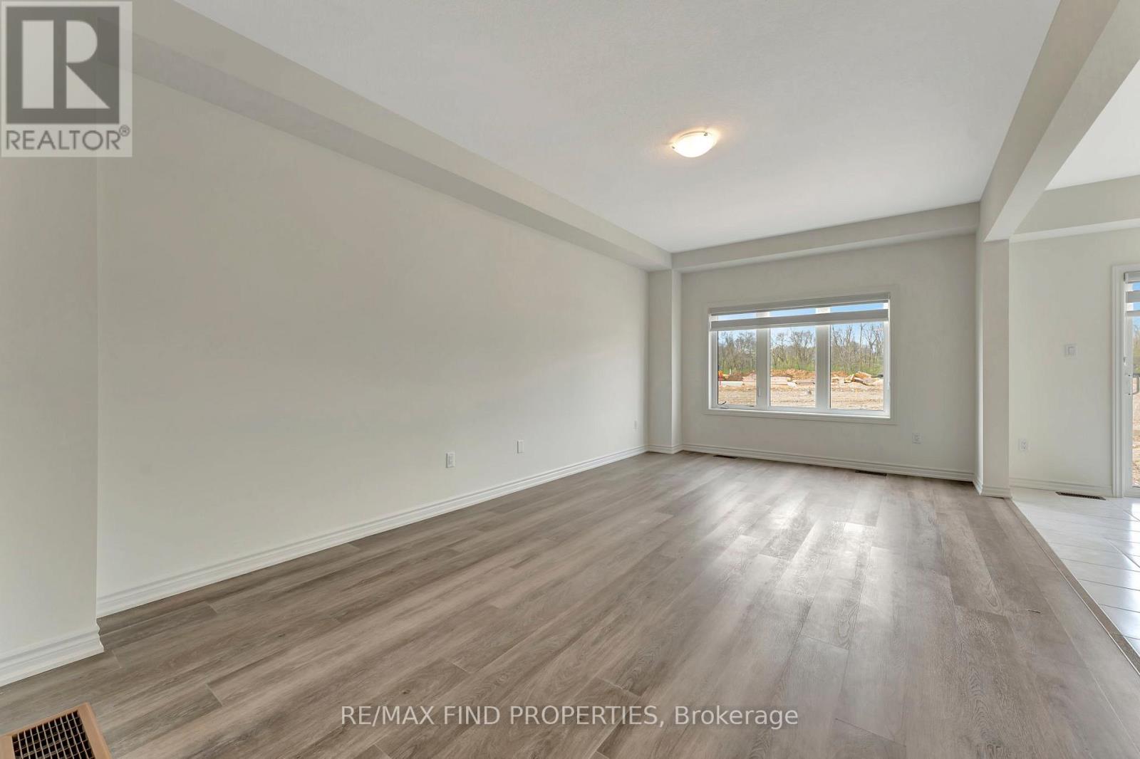 21 Dennis Avenue, Brantford, Ontario N3V 0C1 - Photo 6 - X13656886