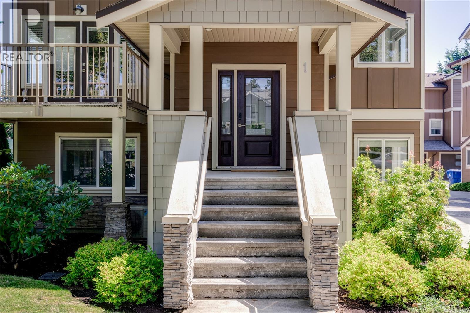 1 2923 Shelbourne St, Victoria, British Columbia V8R 4M7 - Photo 2 - 1046625