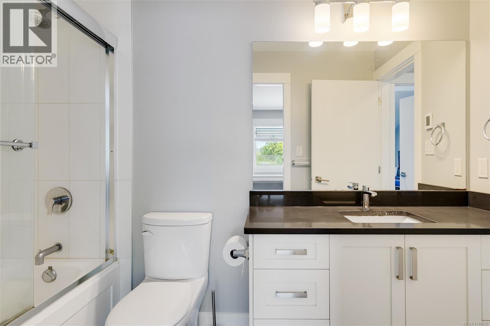1 2923 Shelbourne St, Victoria, British Columbia V8R 4M7 - Photo 38 - 1046625