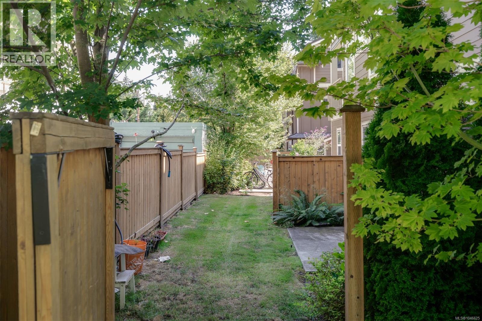 1 2923 Shelbourne St, Victoria, British Columbia V8R 4M7 - Photo 56 - 1046625
