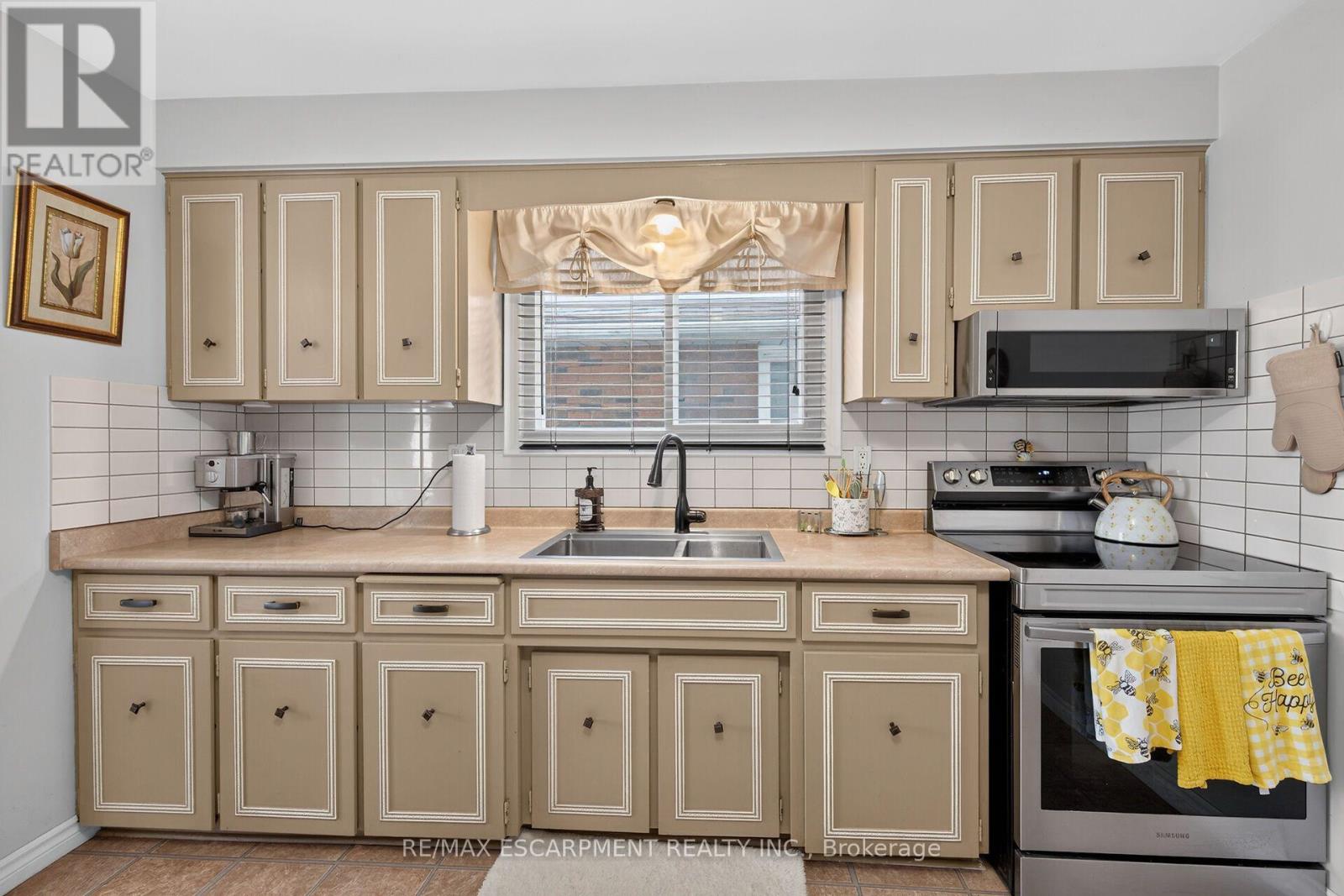 49 Brookstream Court, Hamilton, Ontario  L8K 6J3 - Photo 18 - X13669034
