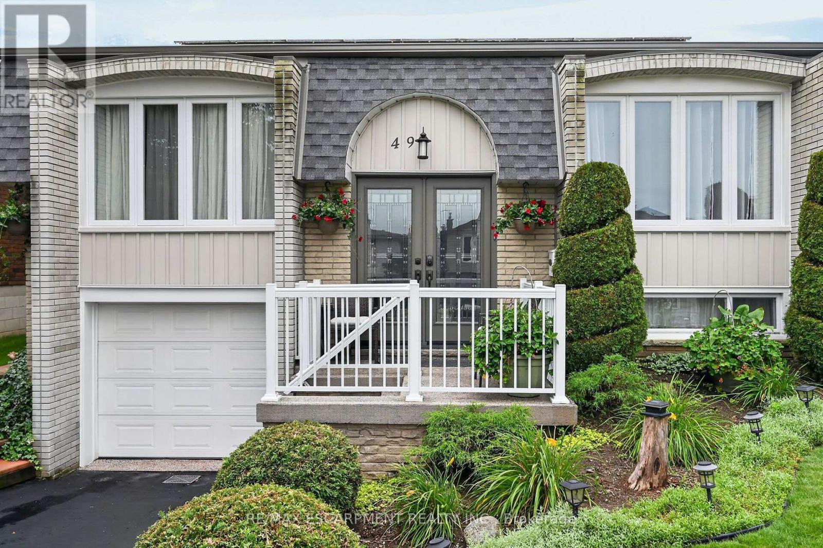 49 Brookstream Court, Hamilton, Ontario  L8K 6J3 - Photo 4 - X13669034