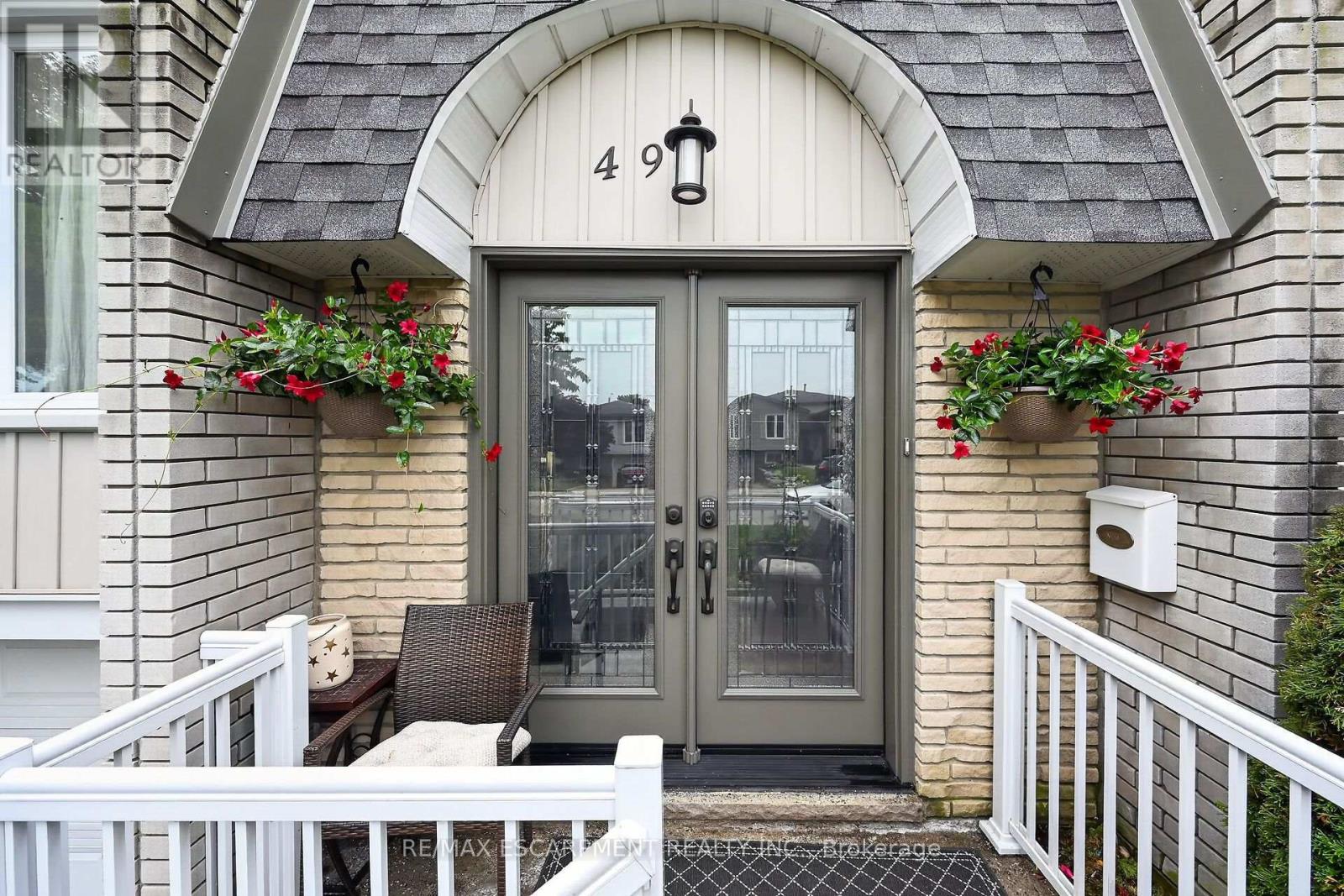49 Brookstream Court, Hamilton, Ontario  L8K 6J3 - Photo 5 - X13669034
