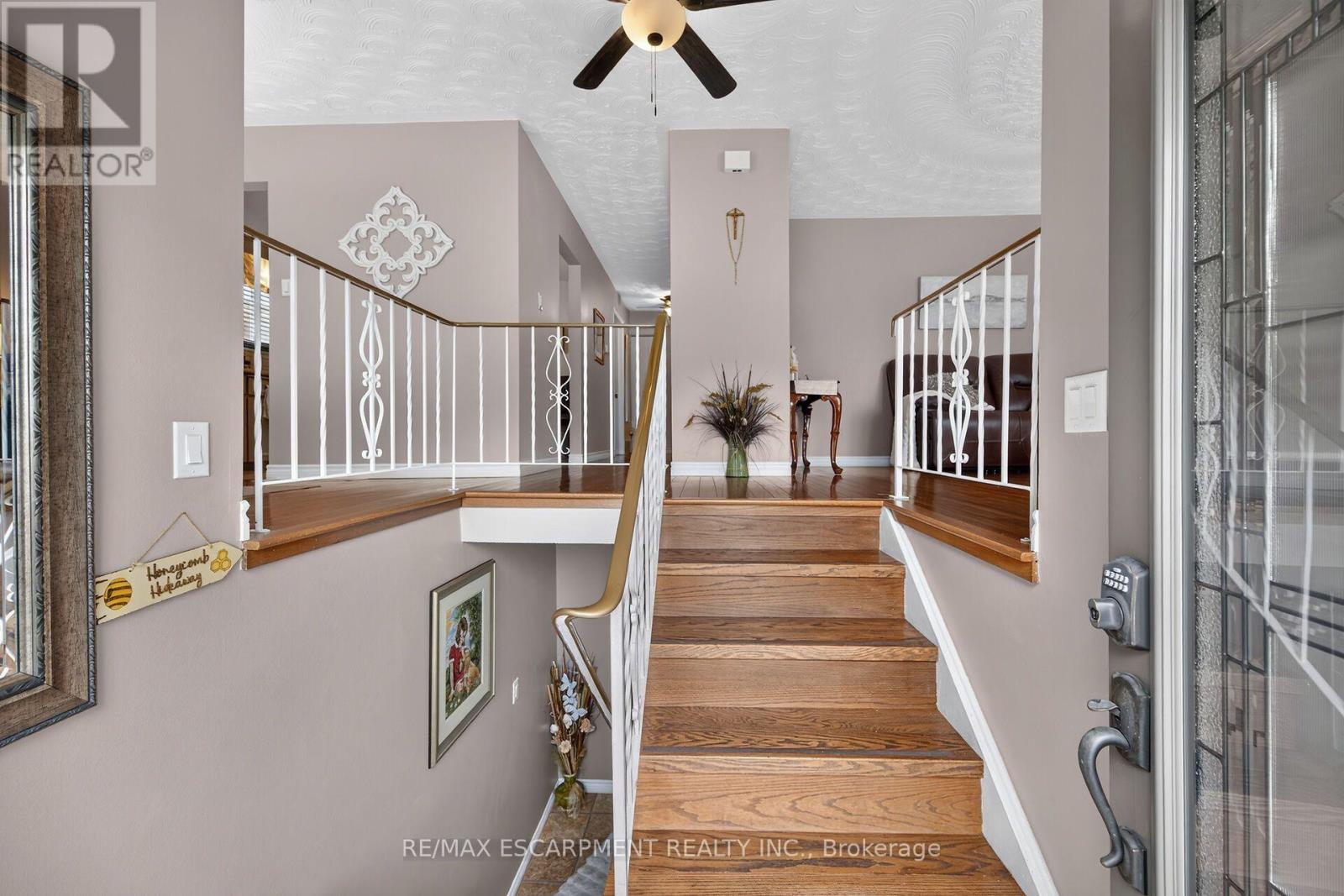 49 Brookstream Court, Hamilton, Ontario  L8K 6J3 - Photo 6 - X13669034