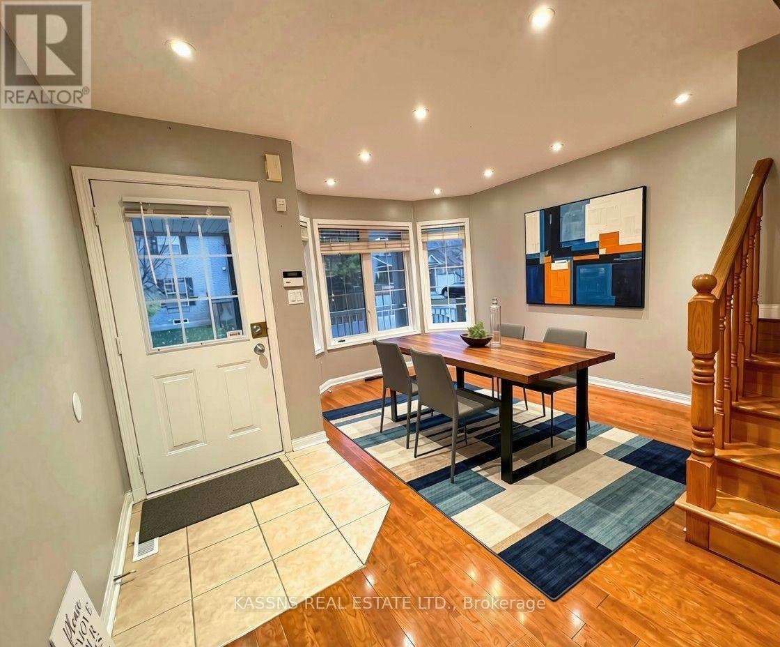 718 Irving Terrace, Milton, Ontario  L9T 6H3 - Photo 4 - W13599652