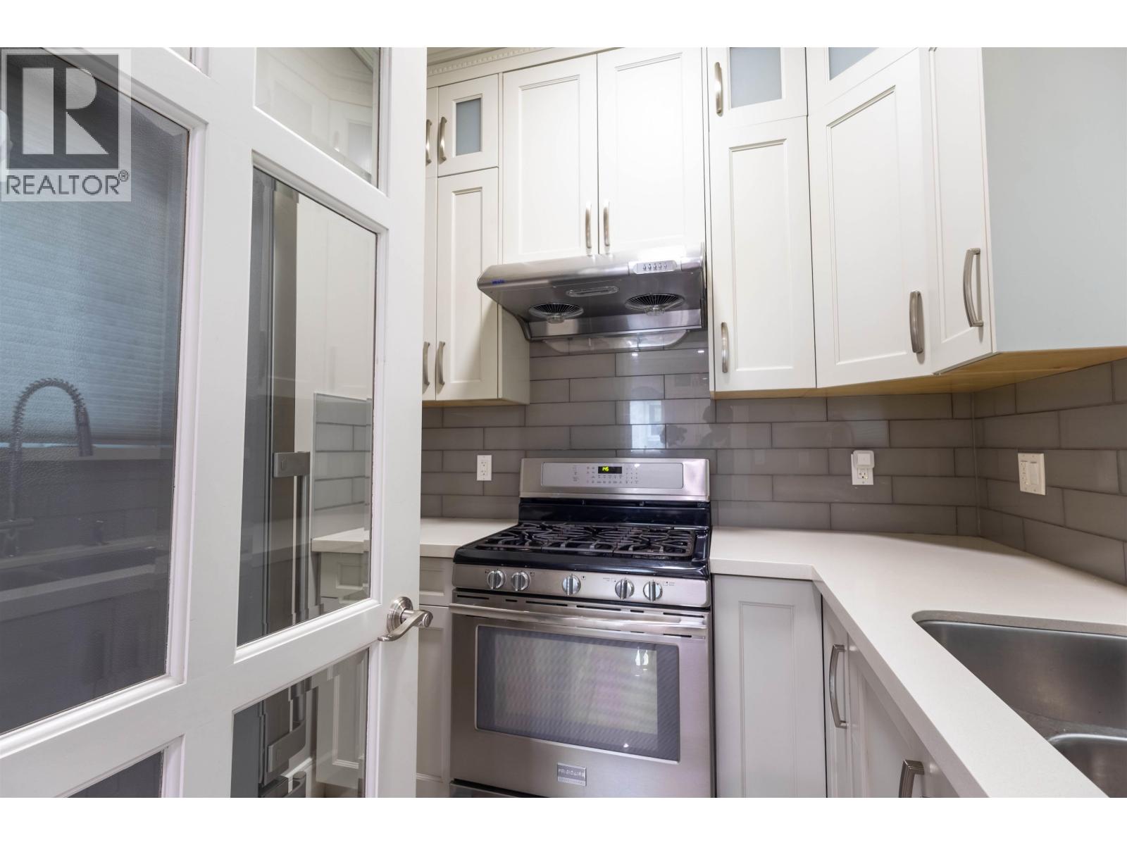 5208 Carson Street, Burnaby, British Columbia  V5J 2Z2 - Photo 9 - R3152521
