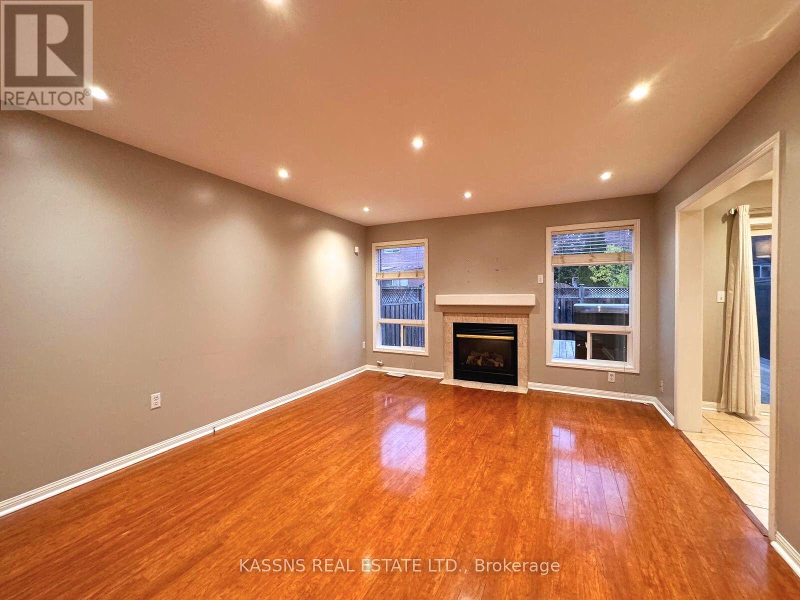 718 Irving Terrace, Milton, Ontario  L9T 6H3 - Photo 8 - W13599652