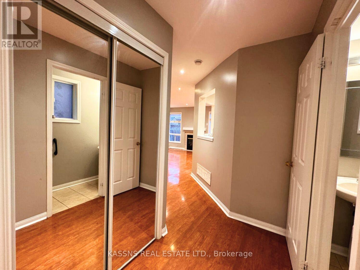 718 Irving Terrace, Milton, Ontario  L9T 6H3 - Photo 6 - W13599652