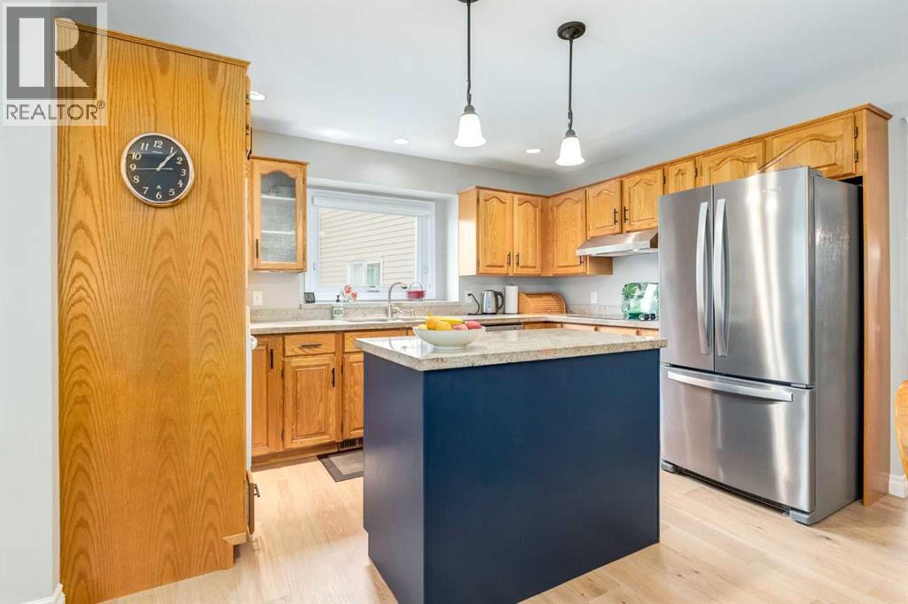 15 Sunrise Crescent SE, Calgary, Alberta  T2X 3A1 - Photo 5 - A2335947