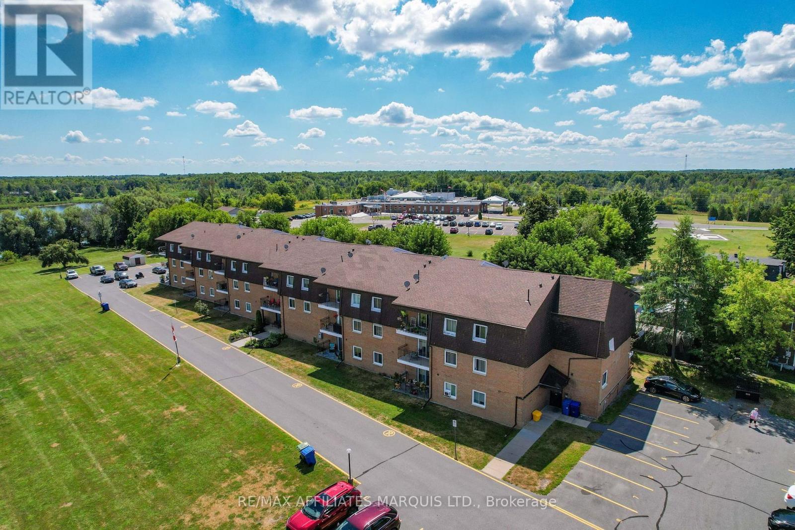 302 - 220 Kenyon Street W, North Glengarry, Ontario K0C 1A0 - Photo 2 - X13660294