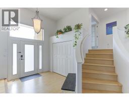 2296 Lillooet Crescent, Kelowna, British Columbia  V1V 1T1 - Photo 3 - 10397395
