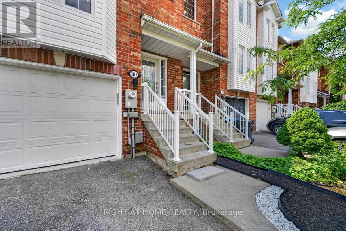 101 Wilmont Court, Brampton, Ontario  L6X 4Z7 - Photo 2 - W13500062