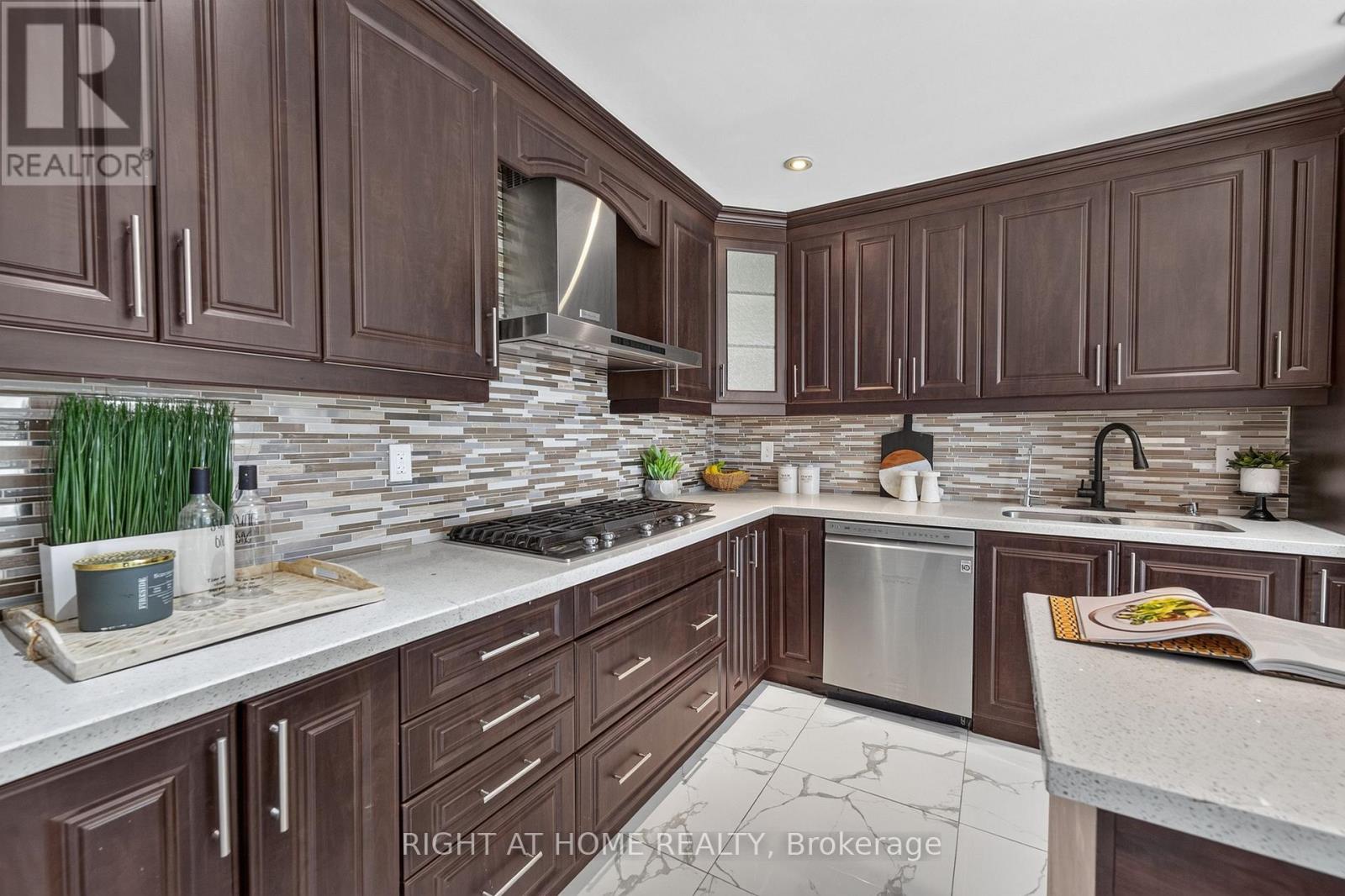 101 Wilmont Court, Brampton, Ontario  L6X 4Z7 - Photo 13 - W13500062