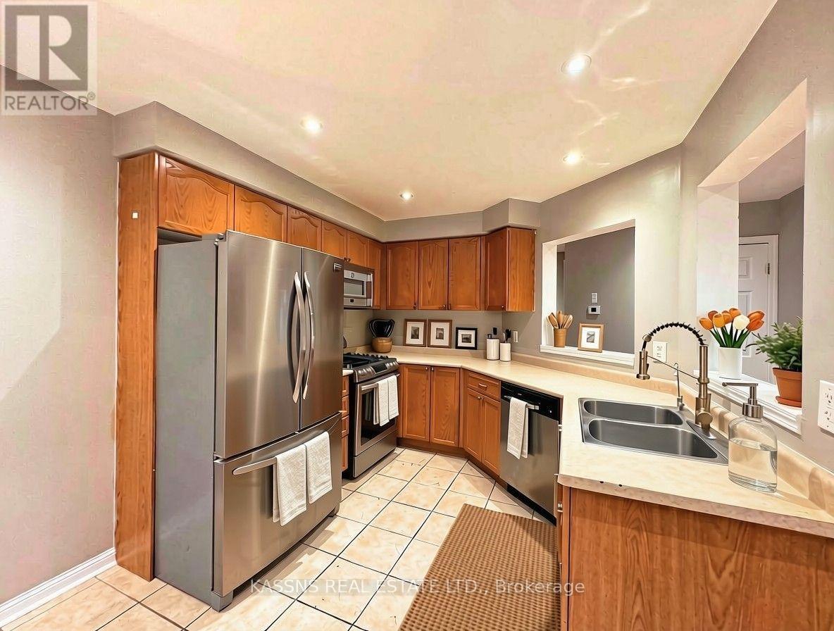 718 Irving Terrace, Milton, Ontario  L9T 6H3 - Photo 10 - W13599652