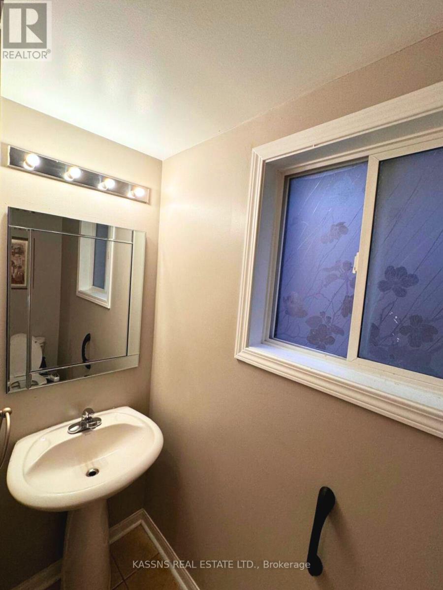 718 Irving Terrace, Milton, Ontario  L9T 6H3 - Photo 15 - W13599652