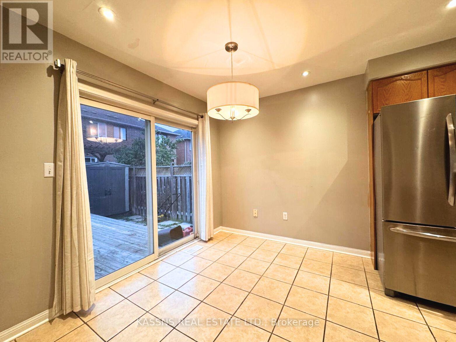 718 Irving Terrace, Milton, Ontario  L9T 6H3 - Photo 12 - W13599652
