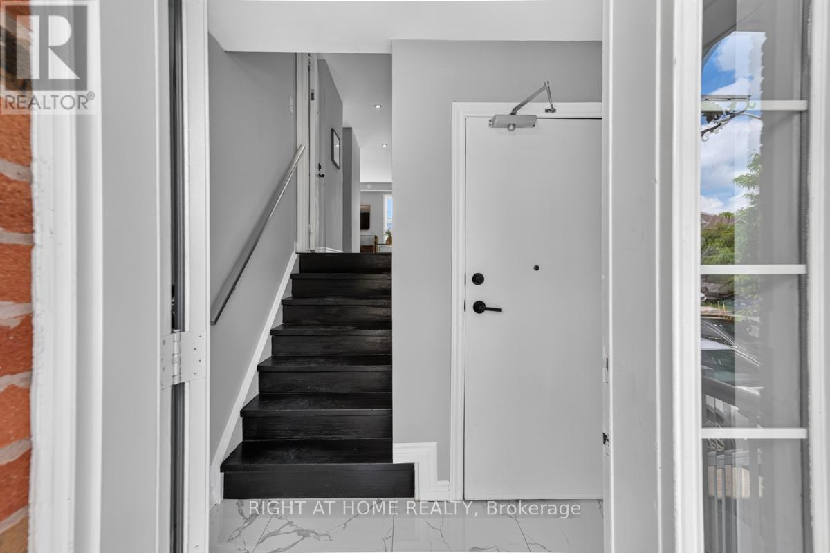101 Wilmont Court, Brampton, Ontario  L6X 4Z7 - Photo 7 - W13500062