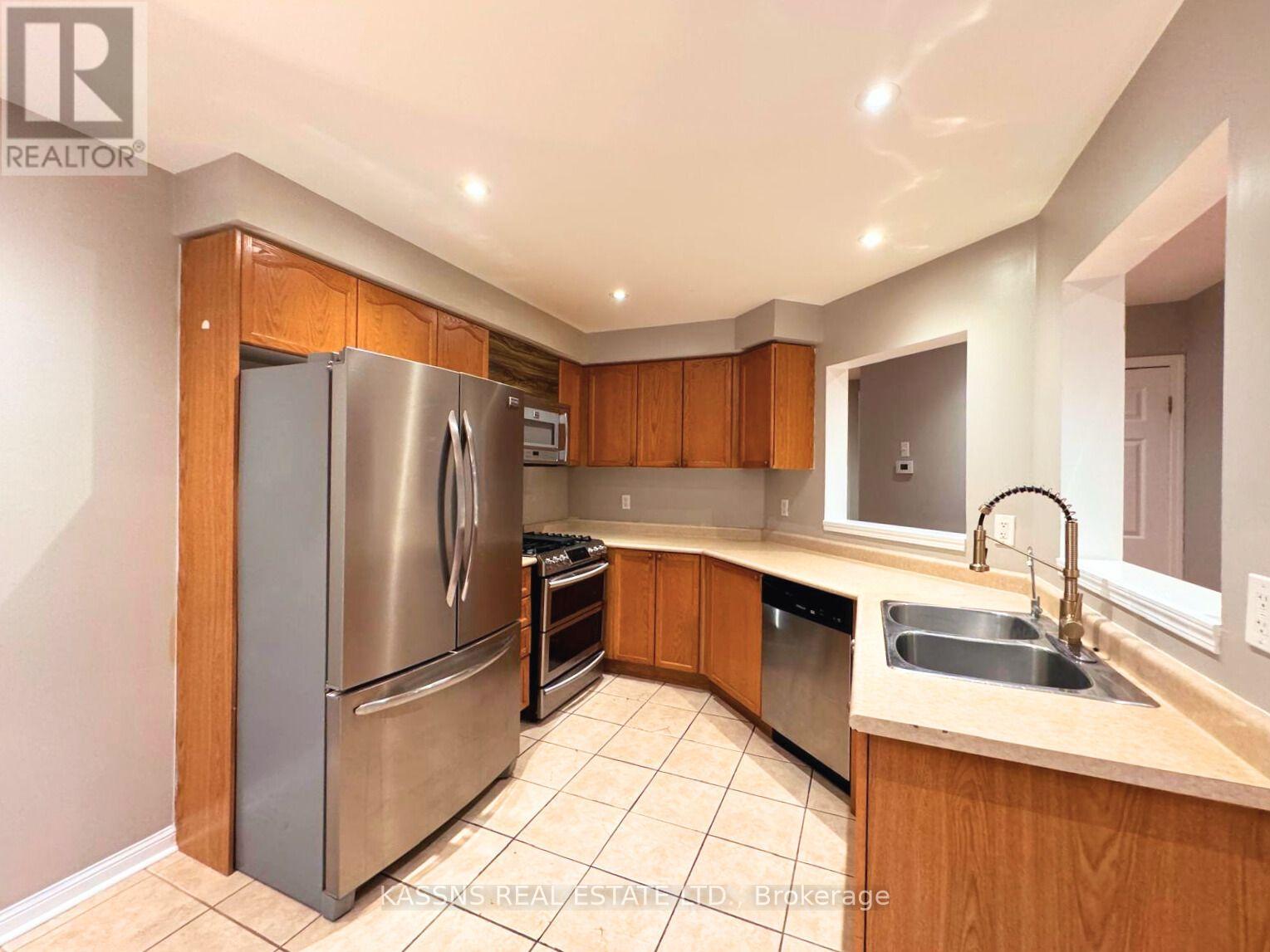 718 Irving Terrace, Milton, Ontario  L9T 6H3 - Photo 9 - W13599652