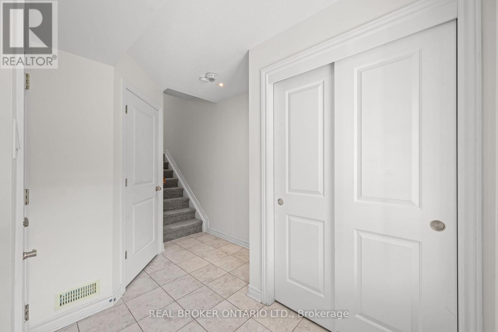 66 Fallengale Crescent, Ottawa, Ontario  K2T 0K9 - Photo 4 - X13658292