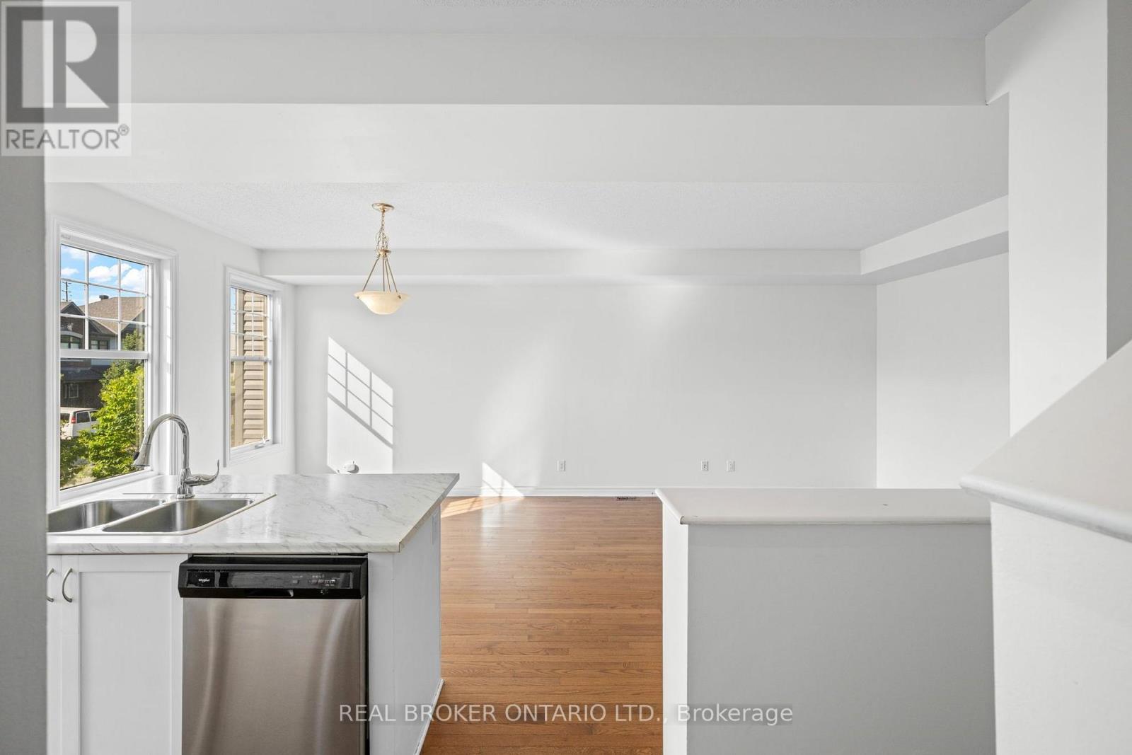 66 Fallengale Crescent, Ottawa, Ontario  K2T 0K9 - Photo 7 - X13658292