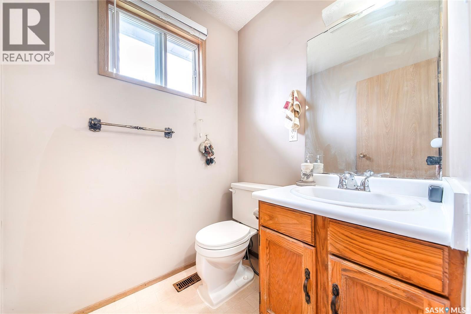 446 Berini Drive, Saskatoon, Saskatchewan  S7N 3N5 - Photo 17 - SK045361
