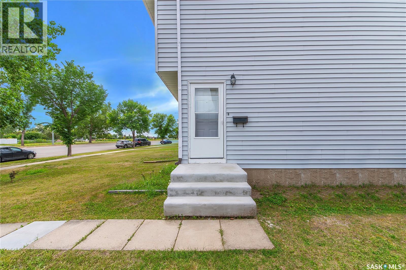 446 Berini Drive, Saskatoon, Saskatchewan  S7N 3N5 - Photo 5 - SK045361
