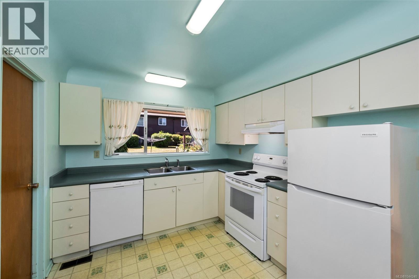 1071 Lodge Ave, Saanich, British Columbia  V8X 3B2 - Photo 8 - 1044240