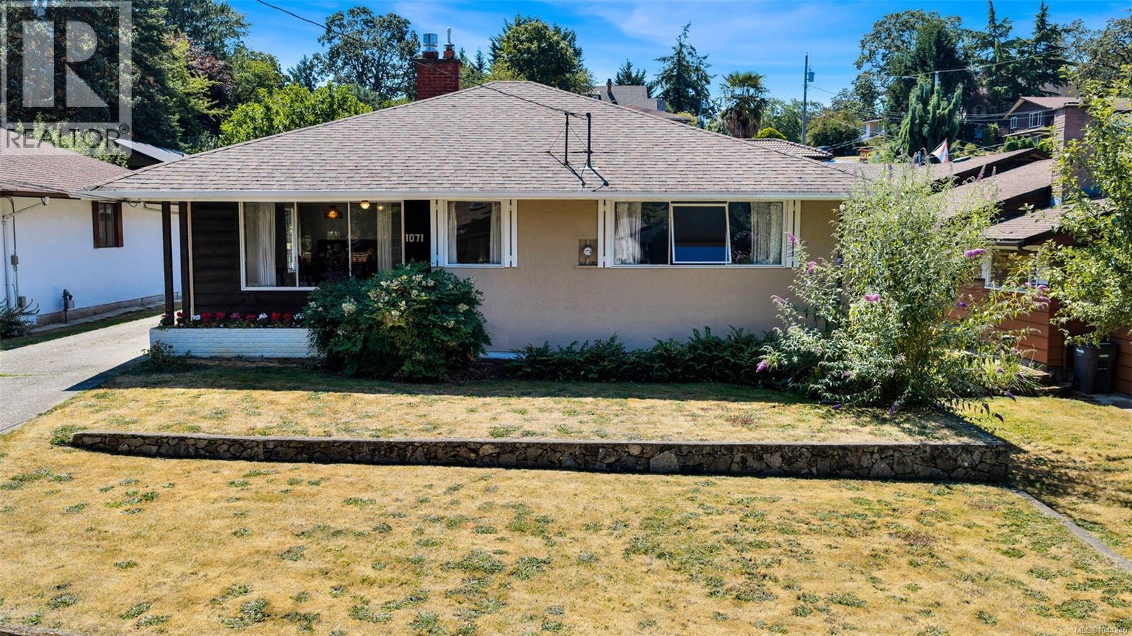1071 Lodge Ave, Saanich, British Columbia