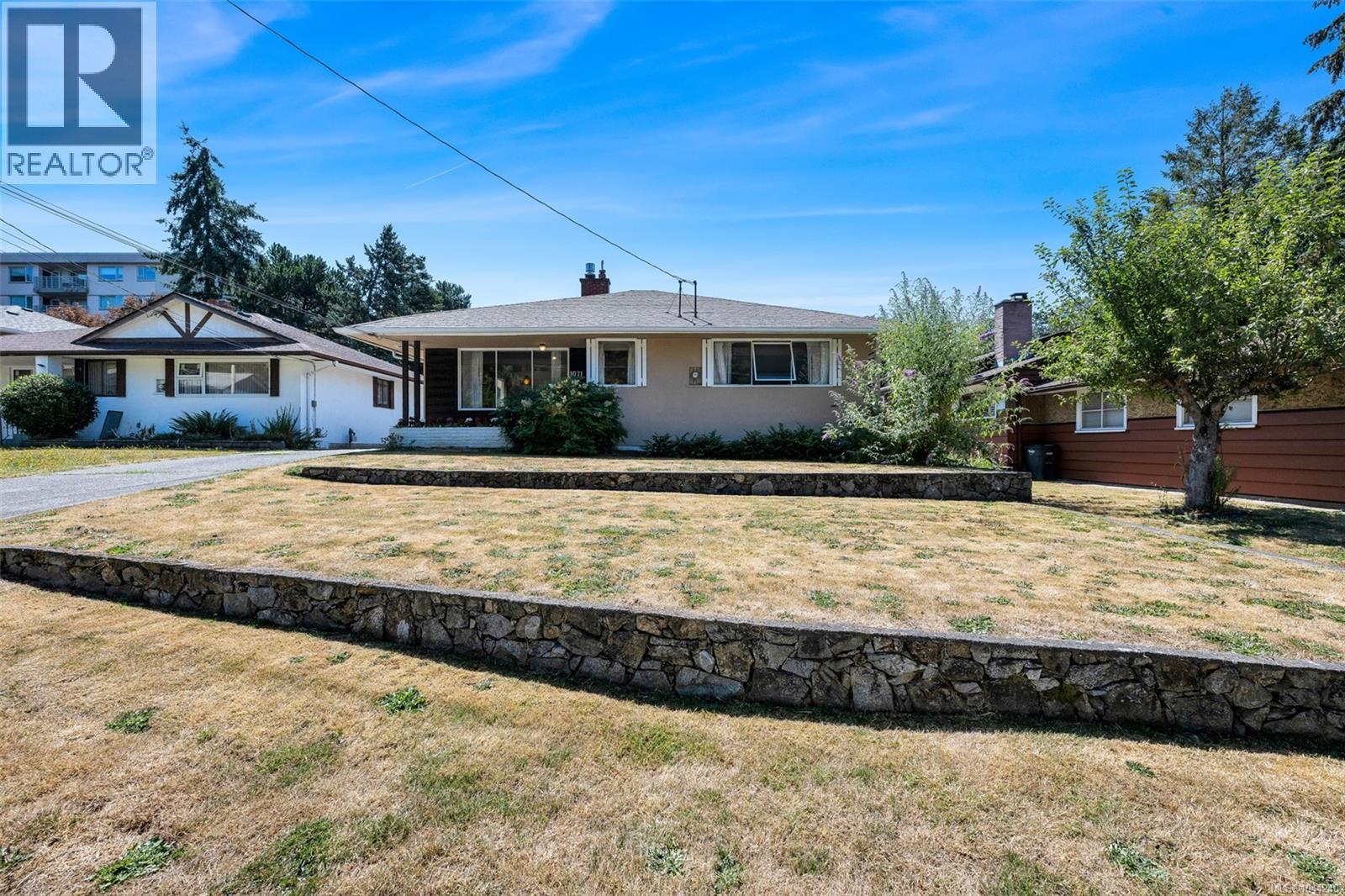 1071 Lodge Ave, Saanich, British Columbia  V8X 3B2 - Photo 28 - 1044240
