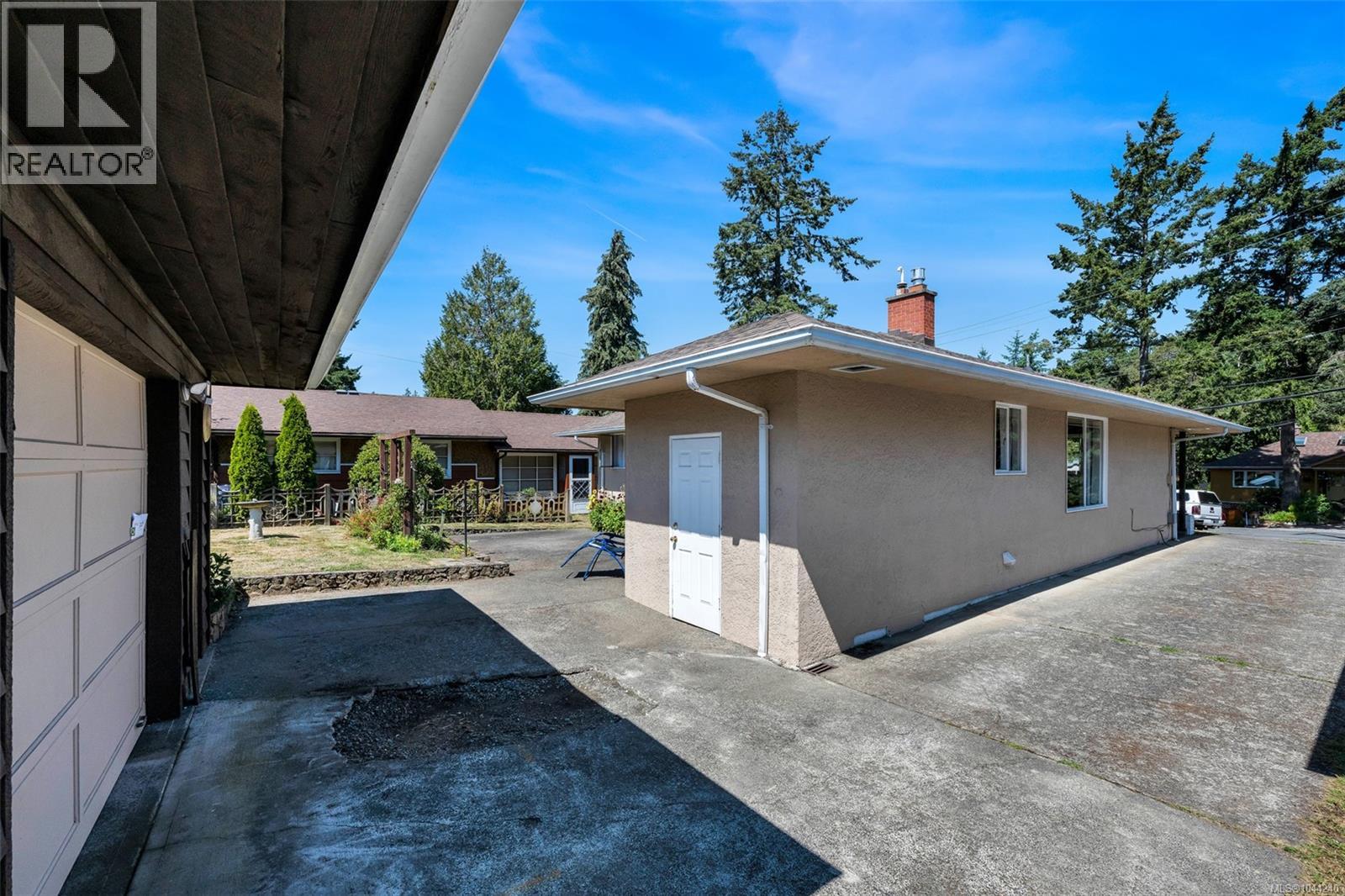 1071 Lodge Ave, Saanich, British Columbia  V8X 3B2 - Photo 24 - 1044240