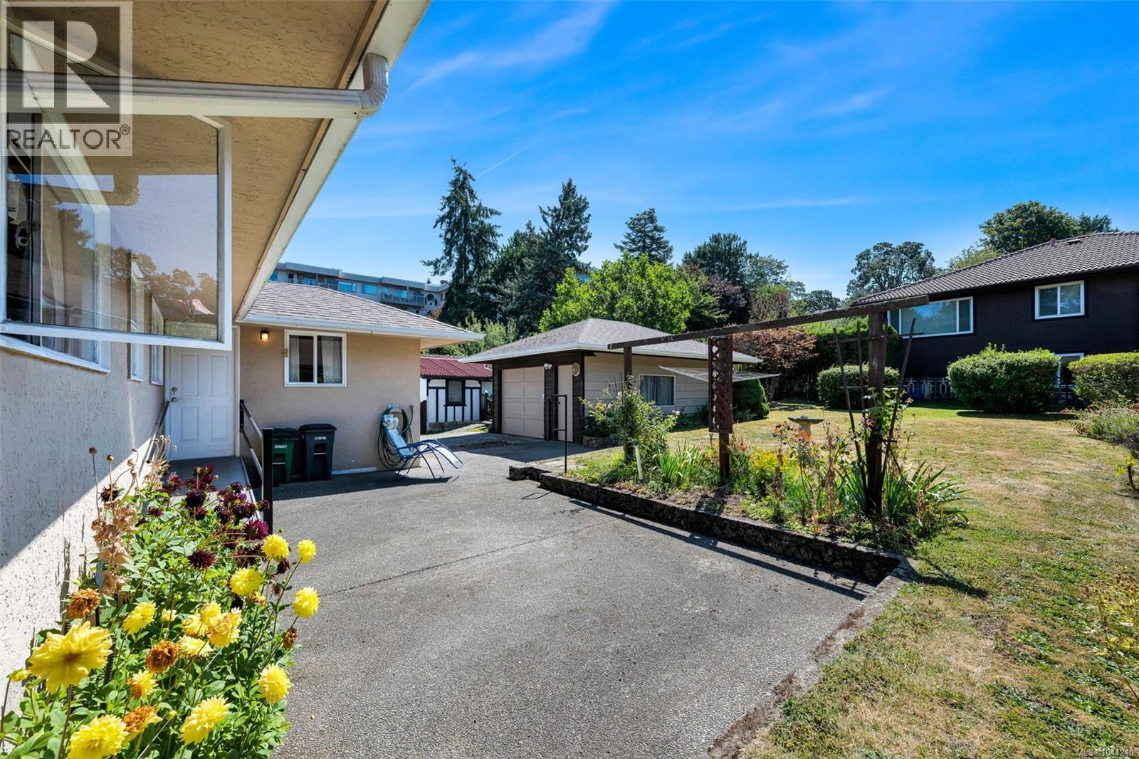 1071 Lodge Ave, Saanich, British Columbia  V8X 3B2 - Photo 26 - 1044240