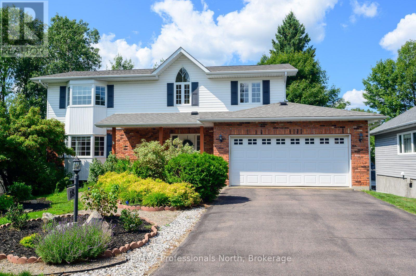 18 HERITAGE CRESCENT, Huntsville, Ontario